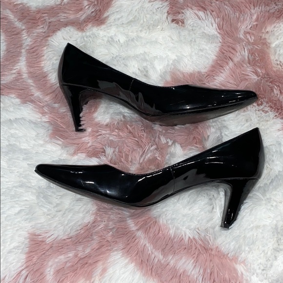 🌷Anne Klein paisley black patent heels - Picture 3 of 7